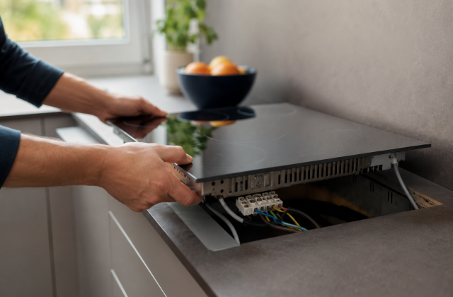 Reparatur eines Induktions-Kochfelds