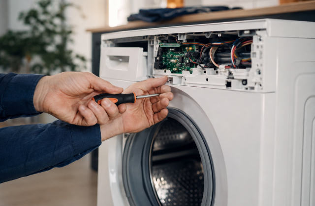 Reparatur der Steuerplatine einer Waschmaschine